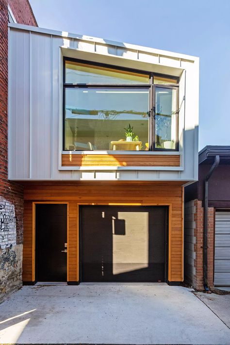 Toronto laneway houses are the new rental alternatives to condos and apartments Long Houses, Laneway House, Side Extension, Garage Studio, Homes Exterior, Backyard Storage, Backyard Studio, Garden Suite, Garage Apartments