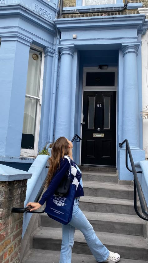 Notting Hill Photography, Nothing Hill Outfits, Notting Hill Photoshoot, Notting Hill Photo Ideas, Notting Hill London Aesthetic, Uk Girl Aesthetic, Notting Hill Outfit, Notting Hill Aesthetic, London Girl Aesthetic