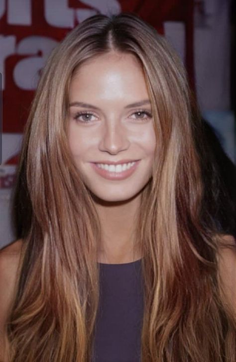 Hedi Klum 90s, 90s Victoria Secret Hair, Young Heidi Klum, Vs Model Make Up, Heidi Klum 90s, Heidi Klum Outfits, Hedi Klum, Summer Brown Hair, Heidi Klum Hair