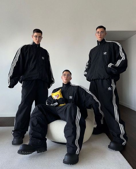 Adidas Suit Men, Adidas Track Suit Outfit, Baggy Tracksuit Outfit, Gopnik Style, Track Jacket Outfit Men, Adidas Jacket Outfit Street Style, Adidas Tracksuit Outfit, Adidas Track Jacket Outfit, Tracksuit Outfit Mens