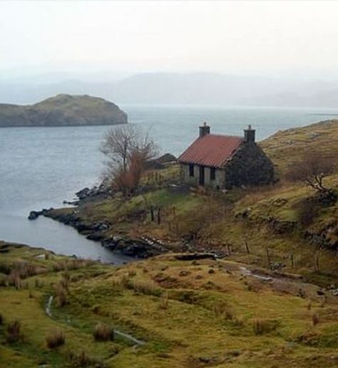 Lonesome Cottage. Well, it looks lonesome, maybe they have close neighbors. Isle Of Lewis, Stone Cottages, Irish Cottage, Cottage By The Sea, Cottage Kitchens, Outer Hebrides, Cabins And Cottages, A Hill, Beach Cottages