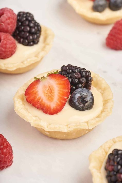 Cream Cheese Fruit Tarts - Super creamy with a crunch. A fresh and fruity bite-size take on cheesecake! Cream Cheese Fruit Pie Recipes, Fruit Tarts Mini Cream Cheeses, Mini Fruit Tart Recipe Easy No Bake, Puff Pastry Cream Cheese Fruit Tarts, Cream Cheese Tart Filling, Fruit Tarts Recipe Dessert, Cream Cheese Fruit Tart, Fruit Tarts Mini, No Bake Fruit Tart