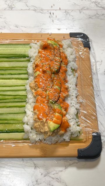 Sushi Toppings, Cucumber Wraps, Cucumber Sushi Rolls, Sushi Wrap, Vegan Sushi Rolls, Sushi Salad, Cucumber Sushi, Sushi Vinegar, Vegan Food List