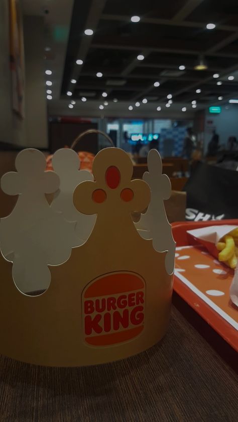 📍 Burger king Burger Place Aesthetic, Burger King Snap, Burger King Aesthetic, Mumbai Trip, King Picture, King Hat, Crown Aesthetic, Burger Places, Random Aesthetics