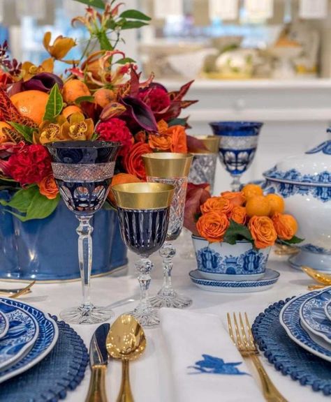 Glam Pad, Lunch Table, Decorate Home, Beautiful Tablescapes, Table Setting Inspiration, Elegant Interior Design, Blue White Decor, Tablescape Inspiration, Fall Table Settings