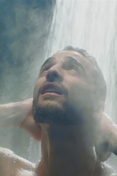 Maluma Gets Into a Love Square With Wilmer Valderrama in "Felices Los 4" Video Miss Mes, Damian Marley, Joss Stone, Wilmer Valderrama, Mandy Moore, James Mcavoy, Clipuri Video, Perfect Boy, Hollywood Glam