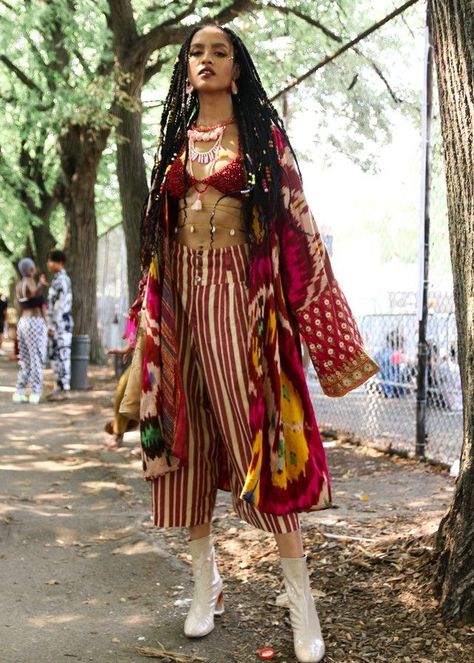 Afro Punk Outfits, Mode Coachella, Look Hippie Chic, Afro Punk Fashion, Black Hippy, Estilo Hippy, Mode Hippie, Pelo Afro, Hair Afro