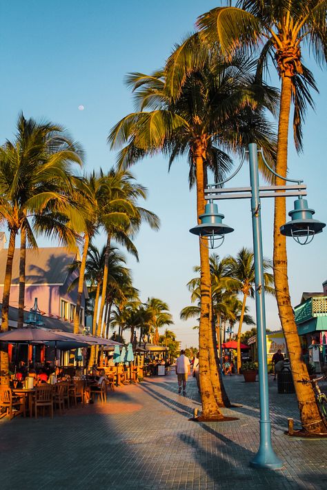 Fort Myers Beach, Florida: A Travel Guide + Diary - The Break of Dawns Mami Florida Aesthetic, Fort Myers Florida Aesthetic, Campus Drivers, Fort Meyers, Fort Myers Beach Florida, Florida Aesthetic, Delray Beach Florida, Florida Travel Guide, Places In Florida