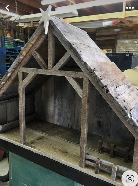 Nativity Creche Diy Stables, How To Build A Nativity Stable, Outside Manger Scenes Nativity Diy, Small Manger Diy, Navitity Scene Diy, Diy Wooden Nativity Stable, Nativity Stable Diy Wood, Wood Manger Nativity, Diy Wooden Nativity Scene