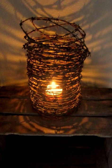 Wire Home Decor, Barbed Wire Decor, Barb Wire Crafts, Wire Candle Holder, Barbed Wire Art, Western Crafts, Barn Wood Crafts, Horseshoe Crafts, Old Barn Wood