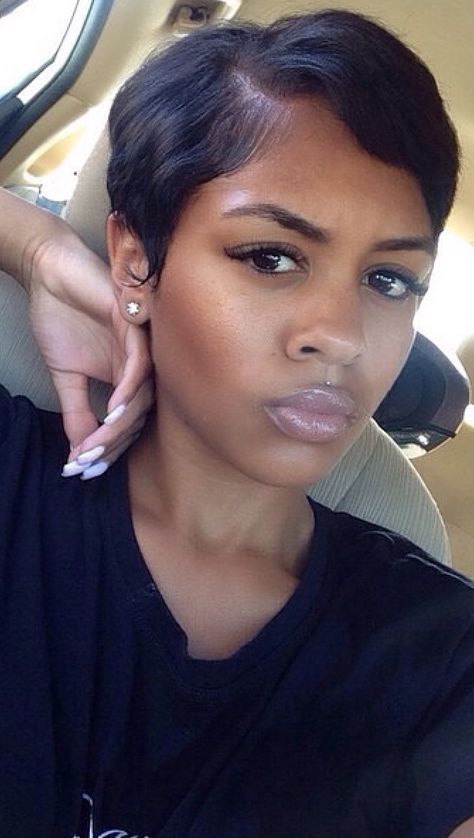 Pixie Hairstyles Long Face, Hairstyles For Thinner Hair Black Women, Trendy We Fryzurach, Short Relaxed Hairstyles, Curly Pixie Haircuts, Cut Life, Pixie Styles, Sassy Hair, Penteado Cabelo Curto