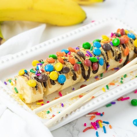 Banana Sushi Snack for Kids Recipe - Passion For Savings Movie Night Desserts, Banana Party, Banana Sushi, Theme Snack, Dessert Sushi, Banana Recipe, Kid Foods, Kids Recipe, Banana Snacks