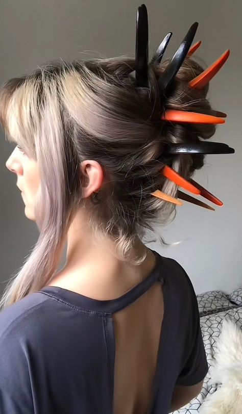 Centipede hair by maureenpod on tiktok Centipede Clothes, Centipede Hairstyle, Antenna Hairstyle, Bug Inspired Fashion, Bee Hairstyle, Centipede Character Design, Centipede Woman, Centipede Aesthetic, Centipede Oc