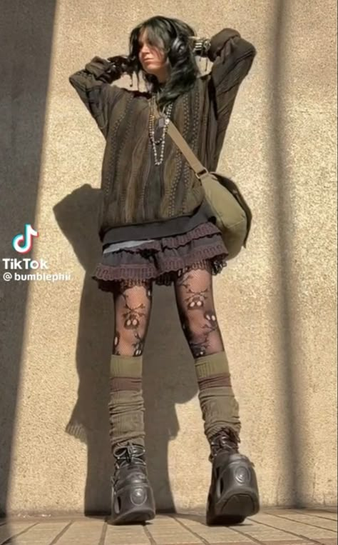 Grunge Outfit Y2k, Y2k Grunge Fashion Street Styles, Punk Rock Alt Outfits, Grunge Outfits Fairycore, Aesthetic Fairy Grunge Outfits, Emo Fairy Aesthetic, Distressed Stockings Outfit, Emo Fairy Outfits, Fairy Grunge Outfit Fem