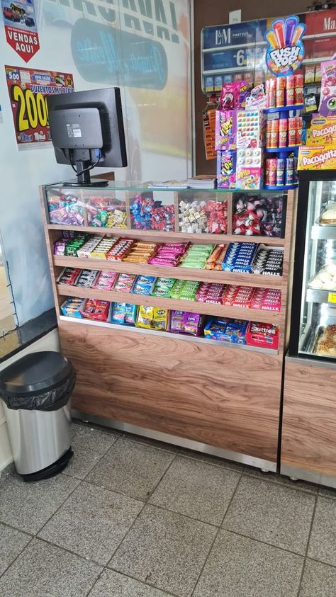 Mini Store Design Small Spaces, Supermarket Design Ideas, Small Supermarket Design Ideas, Mini Grocery Store Design, Mini Market Store Ideas, Candy Store Design, Candy Store Display, Store Shelves Design, Craft Market Display