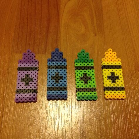 Candy, Cake, and Crafts: It's a Perler Bead thing! Perler Bead Crayon, Crayon Perler Bead Pattern, Bracelet Patterns Easy, Bead Bracelet Patterns, Melt Beads Patterns, Hamma Beads Ideas, Easy Perler Bead Patterns, Pearl Beads Pattern, Easy Perler Beads Ideas