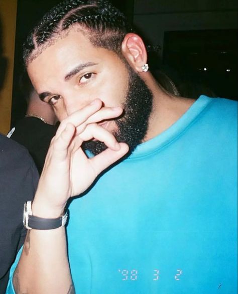 Drake Pictures, J Cole And Drake, Drake Funny, Old Drake, Drakes Album, Champagne Papi, Drake Photos, Drizzy Drake, Drake Drizzy