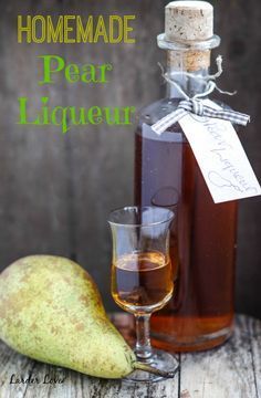 Super easy recipe for homemade pear liqueur with only a few natural ingredients and no cooking at all. Pear Liqueur, Homemade Alcohol, Homemade Liquor, Liquor Recipes, Liqueurs Recipes, Homemade Wine, Pear Recipes, Homemade Drinks, No Cooking