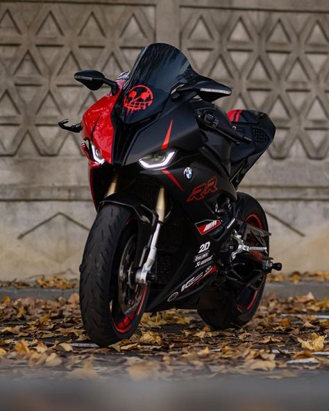 Motor R25, Wallpaper Motorcycle, Sport Motorcycles, Breaking Stereotypes, Female Motorcycle Riders, Best Sport, Touring Motorcycles, Image Moto, Motorcross Bike