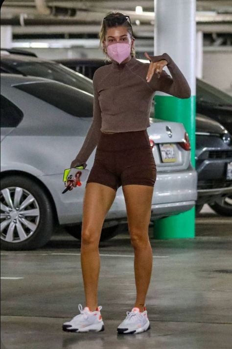 Athleisure Outfits New York, Athleisure Biker Shorts Outfit, Hailey Baldwin Style Summer, Hailey Baldwin Street Style, Hailey Bieber Outfits, Hailey Bieber Style, Hailey Baldwin Style, Hailey Baldwin, Athleisure Outfits