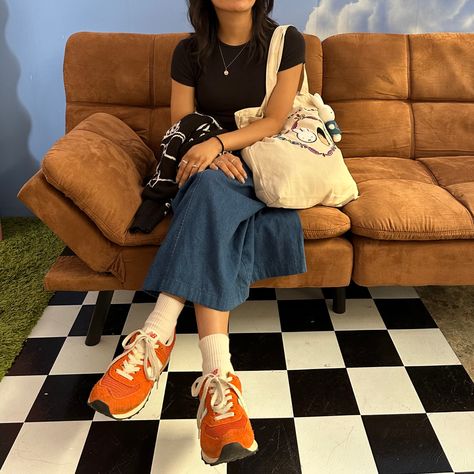 Orange Skirt Aesthetic, Orange Trainers Outfit, Orange New Balance Outfit, Orange Shoes Outfit Sneakers, New Balance 574 Aesthetic, Orange Sneakers Outfit Women, Bay Area Aesthetic Outfits, Orange Sneakers Outfit, New Balance Outfit 574