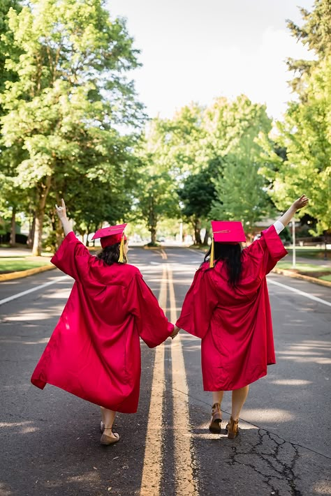 Bryndle Photo // Best Friend College Graduation Pictures // Best Friend Pictures // Graduation Pictures // Cap and Gown Pictures // Engagement Pictures // Western Oregon University // BFF Pictures // Best Friend Photo Session // College Graduation Pictures Graduation Pictures Ideas With Friends, Bsf Graduation Pictures, Grad Friends Pictures, Friend Cap And Gown Pictures, Cap And Gown Photos With Friends, Best Friend Cap And Gown Pictures, Grad Photo Ideas With Friends, Graduation Photoshoot Friends, Graduation Pictures With Best Friend