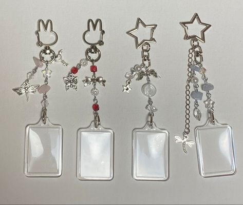 rose quartz, aquamarine, red and white beaded keychains with photoframes Keychain With Photo, Keychains Ideas, Diy Kandi, Keychain Ideas, Craft Booth Displays, Handmade Keychains, Anime Crafts, Pixel Art Design, Cute Keychain