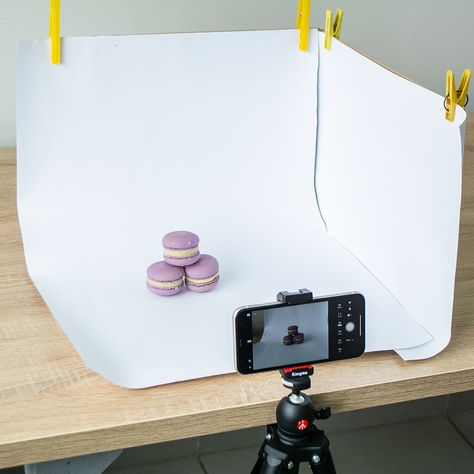 Photography Set Up, Photography Backdrops Diy, Creative Photography Projects, Photography Ideas At Home, Photography Lighting Setup, Creative Advertising Photography, Product Photography Studio, Home Studio Photography, Easy Photography Ideas