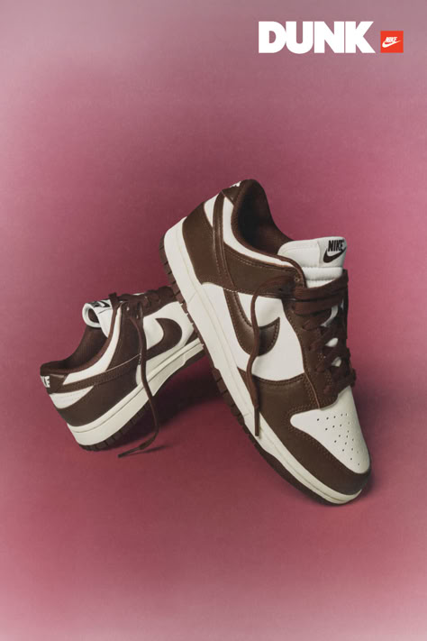 Crisp leather, timeless design—the new Nike Dunk Low brings classic style and comfort to your fit. Shop now on Nike.com. Nike Girl Shoes, Preppy Shoes, Trendy Shoes Sneakers, Jordan Shoes Girls, Jordan Shoes Retro, All Nike Shoes, Pretty Shoes Sneakers, Shoes Outfit Fashion, Cute Sneakers