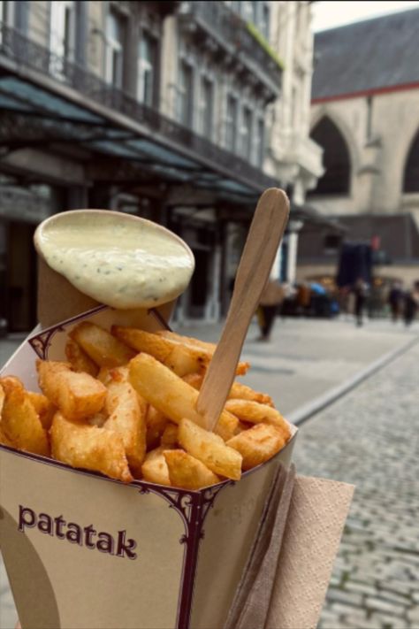 When you think of Brussels, you may think of iconic landmarks like the Atomium or the Grand Place. But there is one culinary delight that cannot be overlooked - the famous Belgian fries. Known for their crispy exterior and fluffy interior, these fries are a must-try for any food enthusiast visiting the capital city of Belgium. But with so many options available, where can you find the best fries in Brussels? Fries Store, Belgium Fries, Chicken Chowmein Recipe, Brussels Food, Chowmein Recipe, Best Fries, Darkest Temptation, Belgian Fries, Belgium Food