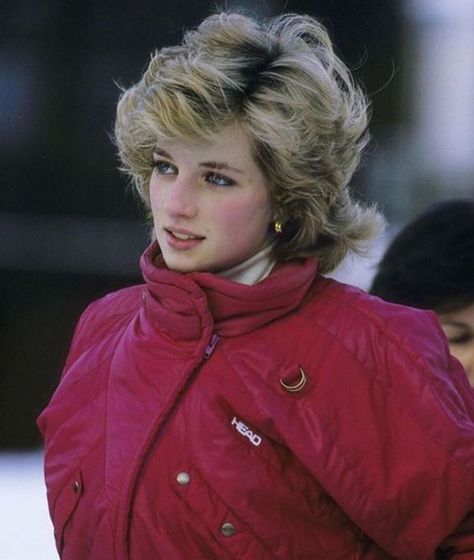 #princeharry #dukeofsussex #sussexroyal #princeharryandmeghan #meghanmarkle #ladydiana #ladydi #ladydianaspencer #princessofwales #princessdiana Glamour Gals, Best Actors, Skiing Holiday, Ski Bunny, Prins William, Princess Diana Fashion, Prins Harry, Princess Diana Photos, Princess Diana Pictures