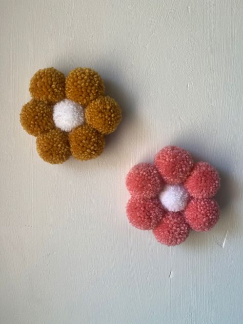 Flower Y2k, Pom Pom Flower, Flower Daisy, Wall Hanging Decor, Decor Nursery, Faux Flowers, Wall Colors, Hanging Wall Decor, Hanging Decor