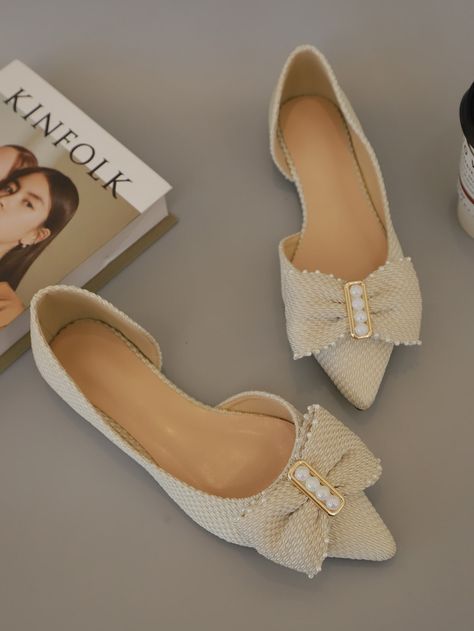 Ballet Flats Wedding Shoes, Elegant Shoes Flat, Pearls Decor, Comfy Wedding Shoes, Wedding Ballet Flats, Fancy Flats, Stunning Shoes, Women Flats, Chic Shoes