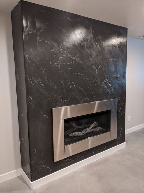 Faux Fireplace Surround, Paint Faux Marble, Fireplace Mantle Ideas, Paint A Wall, Faux Marble Paint, Marble Paint, Fireplace Modern, Diy Home Hacks, Wall Makeover