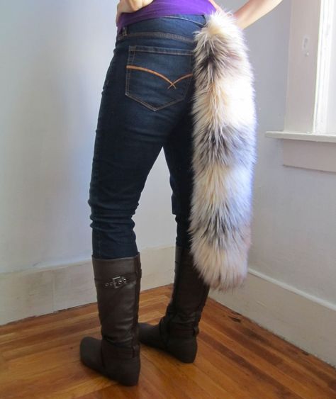 It's not too late to sew this faux fur tail for Halloween! Eevee Costume, Tail Tutorial, Cats Costume, Diy Faux Fur, Cosplay Sewing, Cat Costume Diy, Cheshire Cat Costume, Wolf Tail, Wood Badge