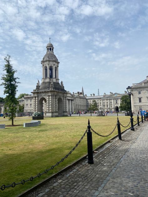 Dublin University Aesthetic, Dublin Aesthetic, Dublin University, Irish Summer, Irish Architecture, Ireland Aesthetic, Moving To Ireland, Trinity College Dublin, Irish Travellers