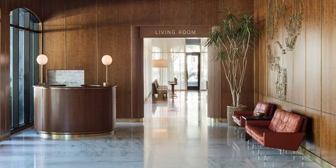 How a Mid-Century Office Building Became a High-Style Hotel - 1stdibs Introspective Modern Lobby, Charleston Hotels, Mid Century Office, Lobby Reception, Reception Counter, Lobby Interior, Hotel Interior Design, Lobby Design, Hotel Project