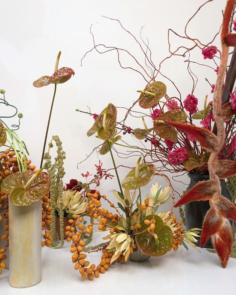 Alison Events, Christmas Home Decorating, Studio Mondine, Decor Christmas Home, Anthurium Flower, Flower Installation, Flower Store, Home Decor Christmas, Flower Therapy