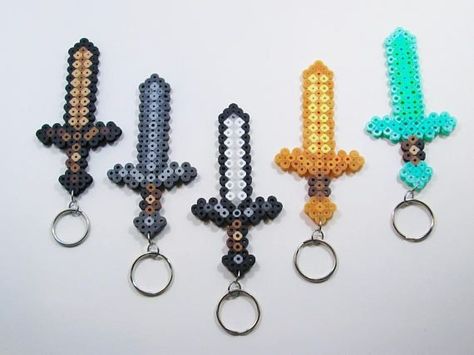 Perler Bead Keychain, Minecraft Beads, Perler Beads Ideas, Pony Bead Projects, Hamma Beads Ideas, Pixel Beads, Bead Keychain, Pearl Beads Pattern, Hama Beads Minecraft