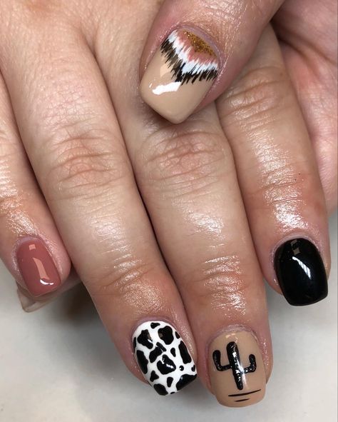 Aztec Nail Art Designs, Aztec Nail Ideas, Country Fall Nails, Hunting Nails Designs, Rodeo Nail Ideas, Yellowstone Nails, Farm Nails Designs, Kentucky Nails, Country Themed Nails