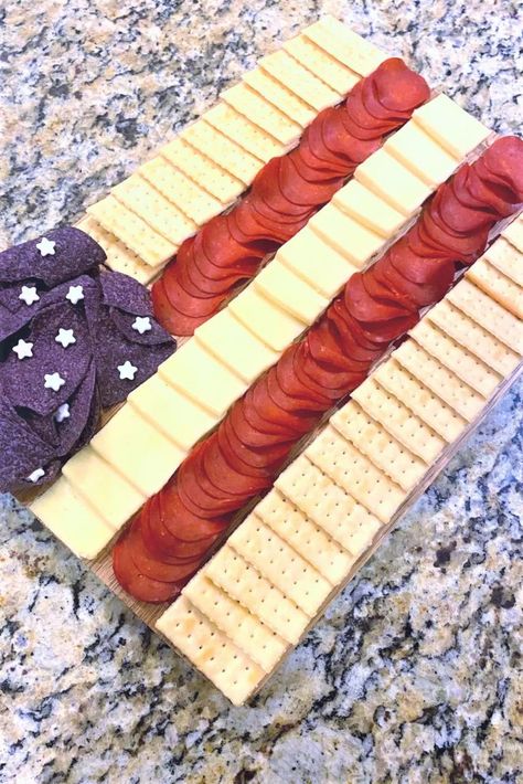 Patriotic Snack Board, Independence Day Charcuterie Board, Patriotic Cheese Board, 4th Of July Meat And Cheese Tray, 4th Of July Burger Bar, Red White And Blue Snack Board, 4th Of July Savory Food, American Flag Birthday Party, American Flag Cheese Tray