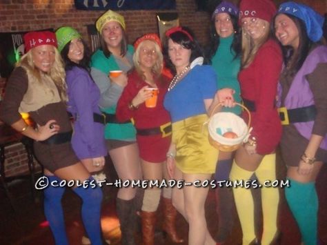 Group costume Halloween Costumes Group, 7 Dwarfs, Running Costumes, Homemade Costumes, Big Group, Disney Day, Group Costumes, Group Halloween Costumes, Costume Makeup