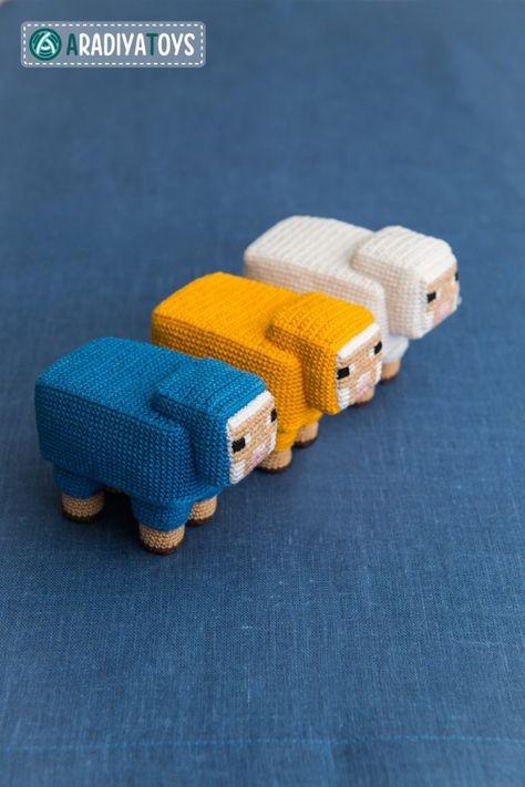 Minecraft Crochet Patterns, Minecraft Crochet, Minecraft Sheep, Minecraft Pattern, Minecraft Banner Designs, Amigurumi Tutorial, Minecraft Crafts, Crochet Art, Crochet Dolls