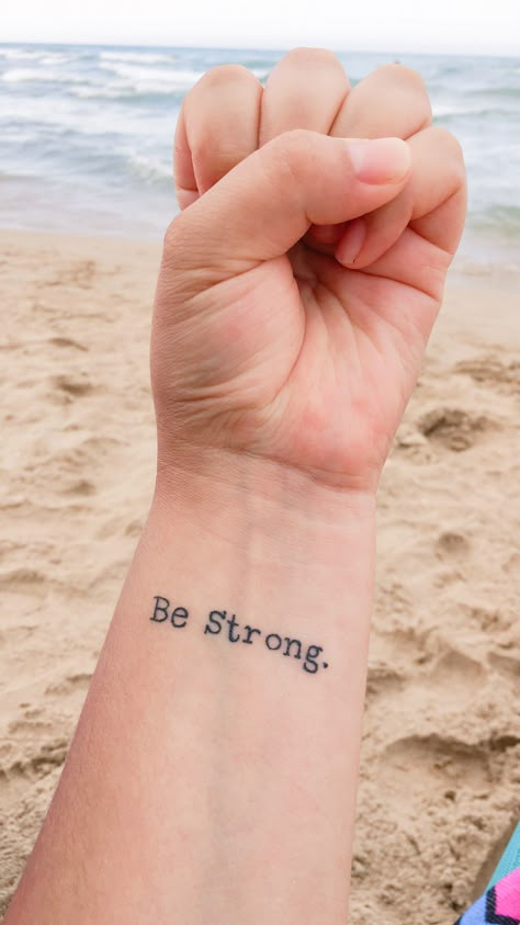 minimalist tattoo : be strong Be Strong Tattoo Woman, Strong Tattoos For Women, Be Strong Tattoo, Tattoo Courage, Dental Tattoo, Tattoos Meaning Strength, Rib Tattoo Quotes, Minimalist Tattoo Meaning, Tattoo On Wrist