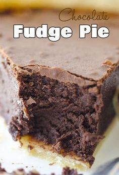 Easy Chocolate Pie Recipe, Fudge Pie Recipe, Homemade Chocolate Pie, Chocolate Fudge Pie, Easy Chocolate Pie, Thanksgiving Pie Recipes, Fudge Pie, Chocolate Pie Recipes, Homemade Fudge