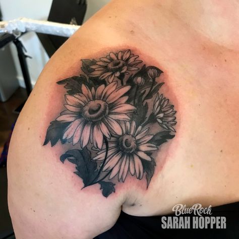 #daisy #daisies #flowertattoos #flower #shouldertattoos #blackandgreytattoo #tattoosforwomen #tattoosforwomensmall #prettytattoos #tattooideas Rock Tattoo, Daisy Tattoo, Pretty Tattoos, Black And Grey Tattoos, Shoulder Tattoo, Flower Tattoos, Tattoos For Women, Flower Tattoo, Daisy