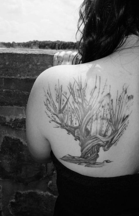 Whomping Like a Pro is listed (or ranked) 12 on the list The Most Magical Harry Potter Tattoos Whomping Willow Tattoo, Remo Lupin, Willow Tattoo, Minion Tattoo, Tattoo Harry Potter, Whomping Willow, Hp Tattoo, Tattoo Board, Harry Potter Tattoos