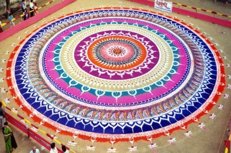 World's Biggest rangoli... Big Rangoli For Diwali, Rangoli For Diwali, Rangoli Designs Simple Diwali, Big Rangoli, Simple Rangoli Border Designs, Rangoli Borders, Special Rangoli, Big Rangoli Designs, New Rangoli Designs