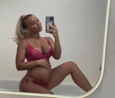 Tammy Hembrow Pregnant, Pregnancy Aesthetic, Pregnancy Belly Photos, Cute Pregnancy Pictures, Tammy Hembrow, Belly Photos, Mother Dearest, Fit Pregnancy, Pretty Pregnant