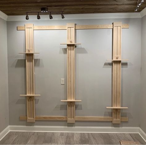 Wall Easel Diy Art Studios, Wall Mounted Drafting Table, Easel Wall, Wall Mounted Easel, Diy Wall Easel, Canvas Storage Ideas, Diy Art Easels, Wall Easel, Easels